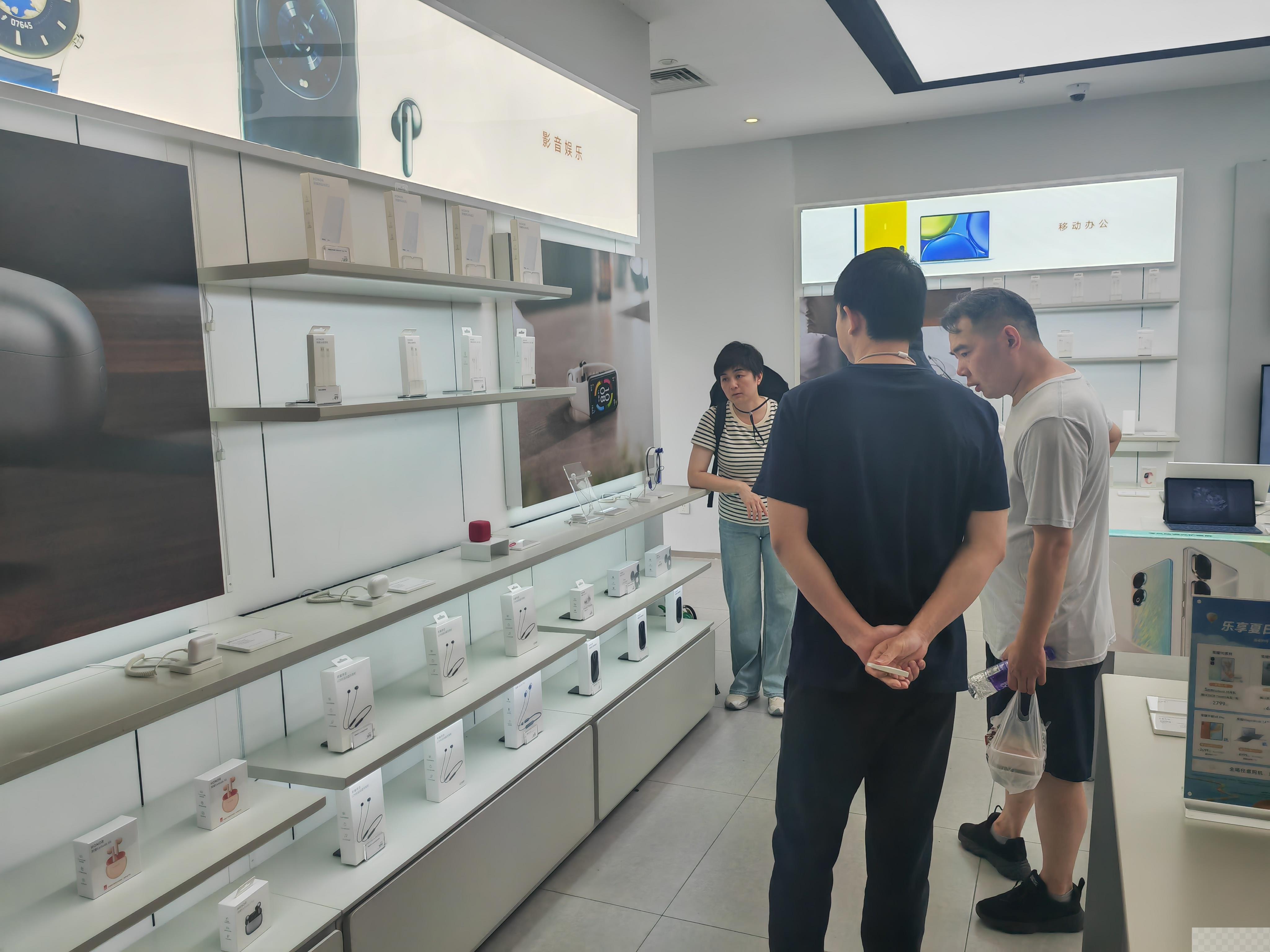 中考成绩刚发布 数码产品市场暑期迅速升温